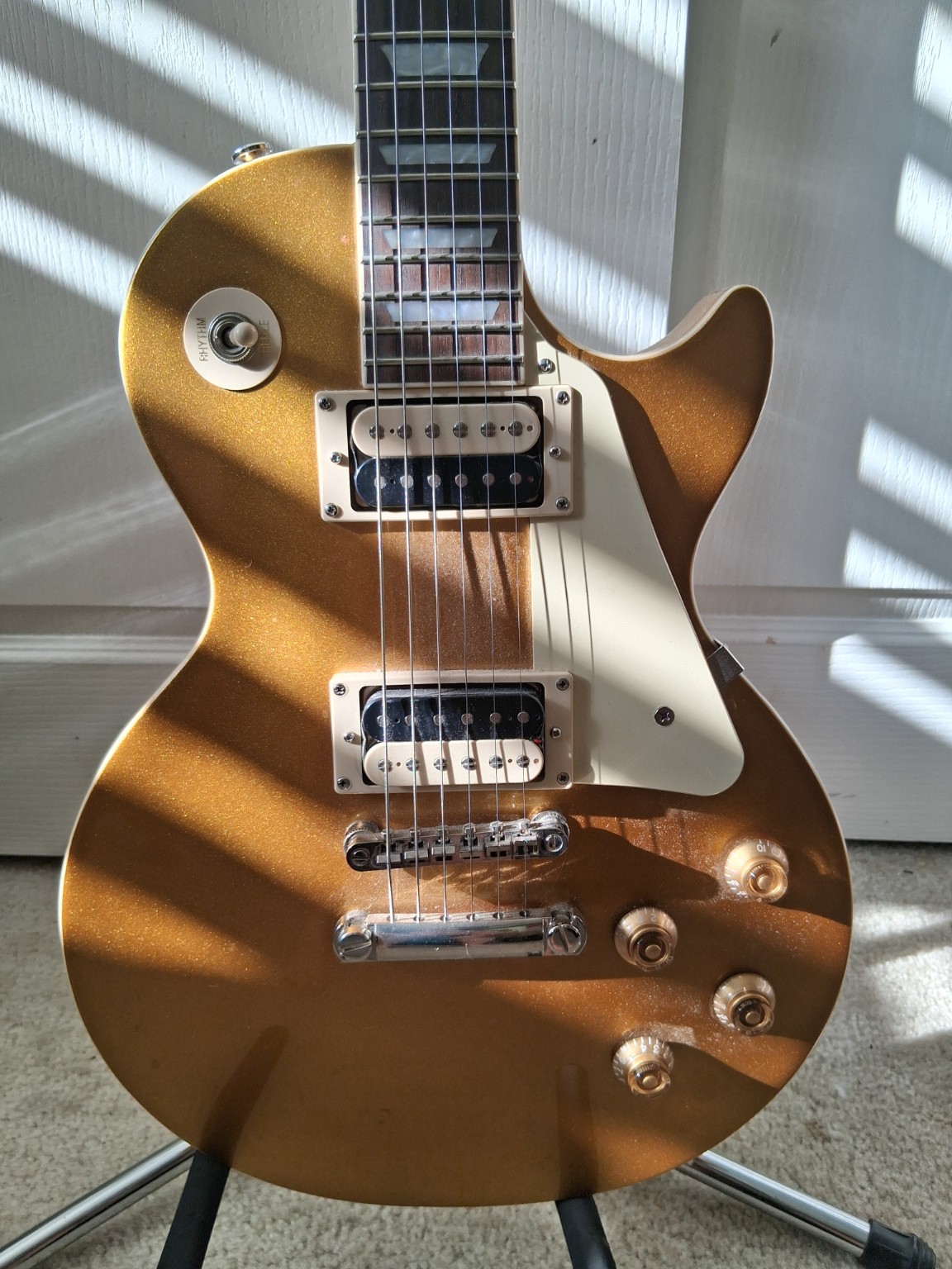 Metallic gold Epiphone Les Paul body and controls